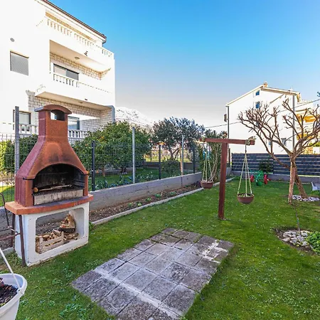 아파트 1 Bedroom Amazing In Kastel Kambelovac Kaštela