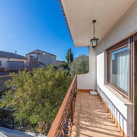 Apartment 1 Bedroom Amazing In Kastel Kambelovac *